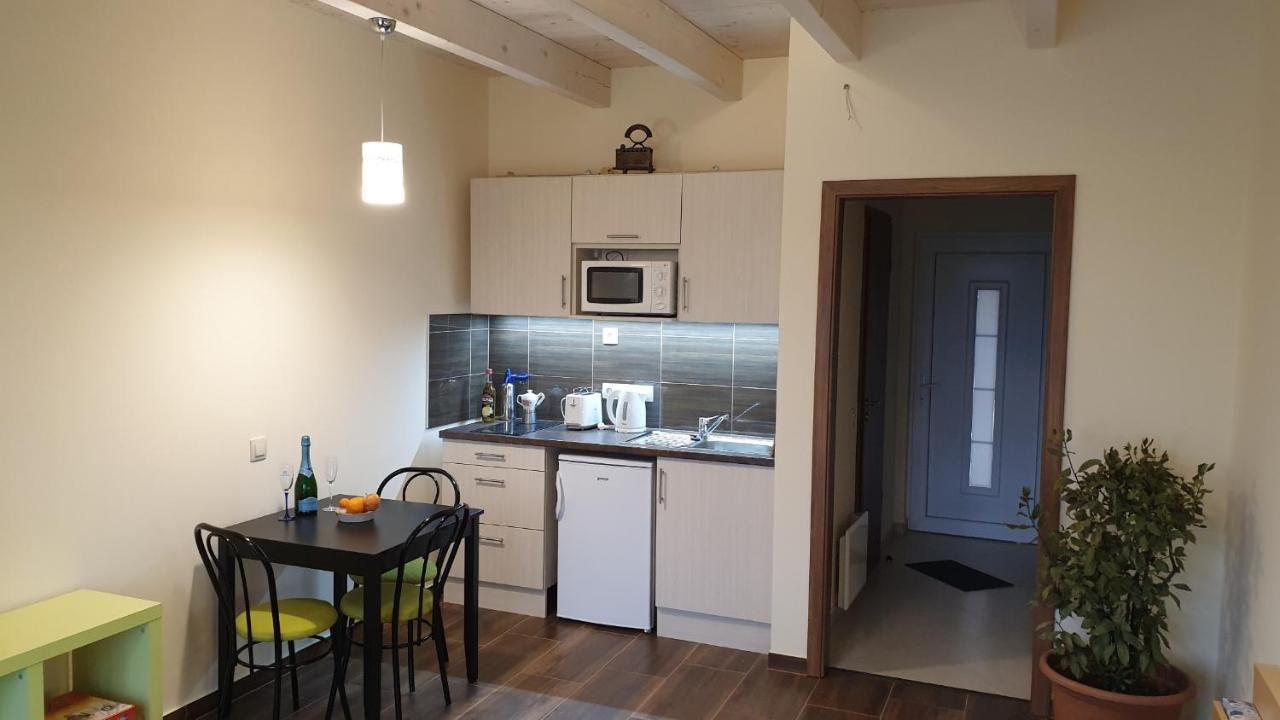Buzavirag Apartmanhaz Balatonakali Exterior foto