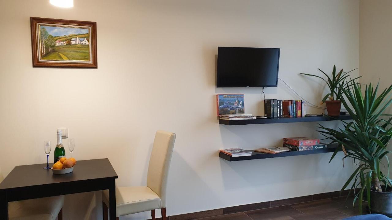 Buzavirag Apartmanhaz Balatonakali Exterior foto