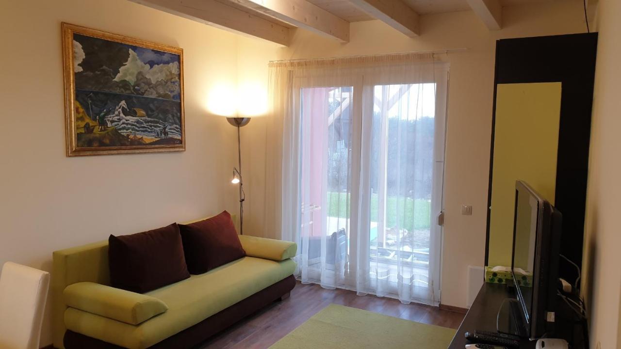 Buzavirag Apartmanhaz Balatonakali Exterior foto