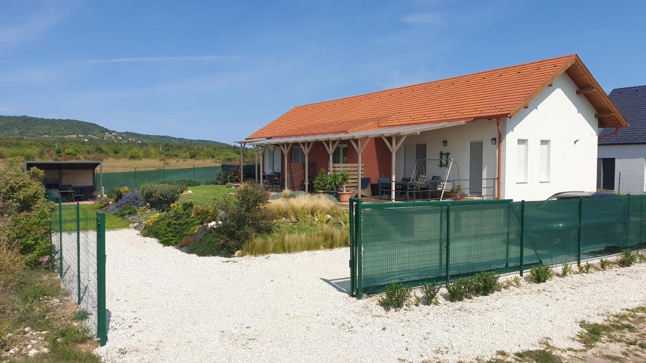 Buzavirag Apartmanhaz Balatonakali Exterior foto